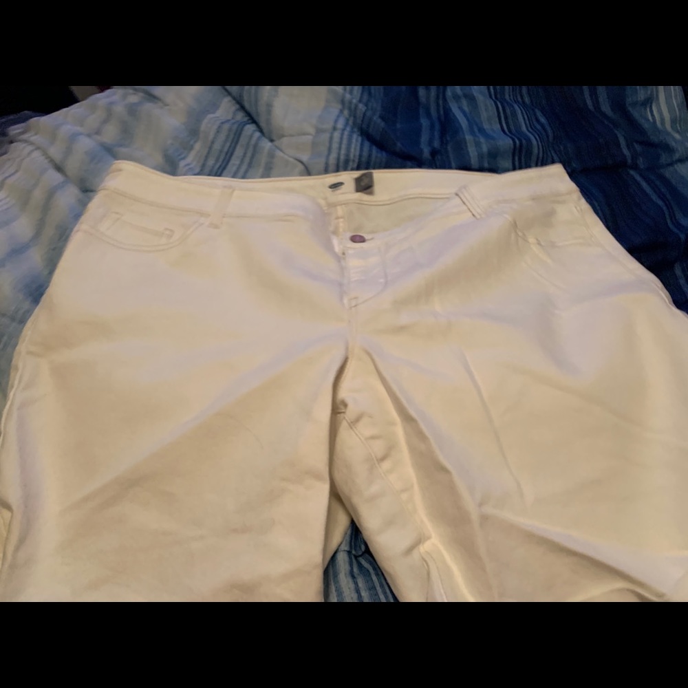 White old navy Bermuda shorts